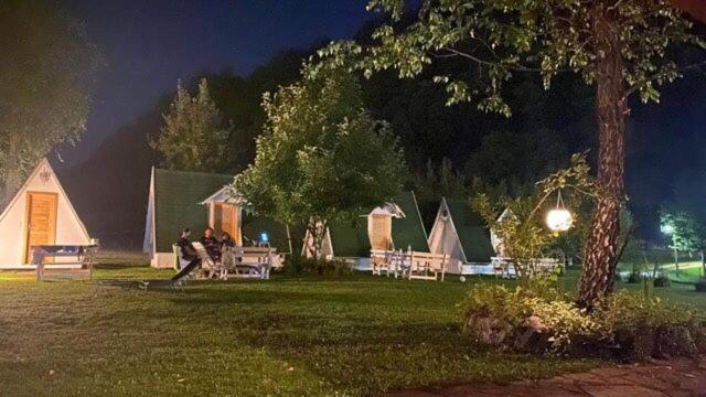 Una Kamp 호텔 보산스카 크루파 외부 사진